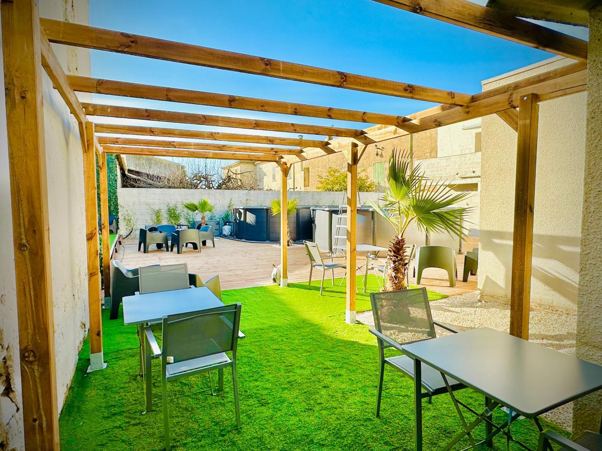 Les Appartements Du Mas - Emeraude エーグ・モルト エクステリア 写真