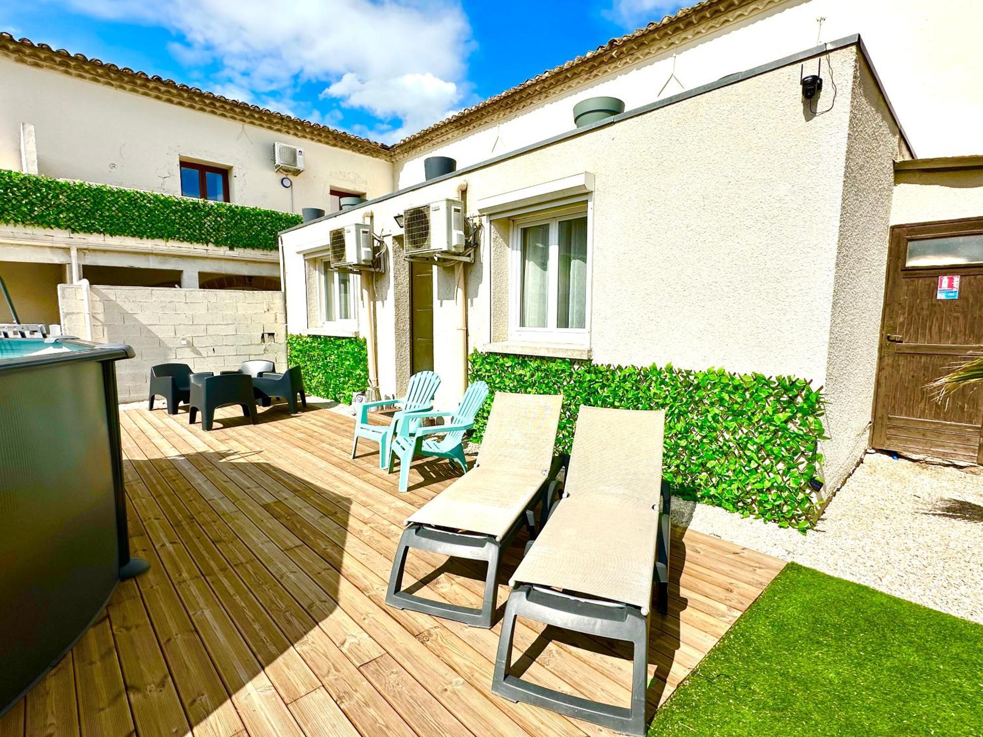 Les Appartements Du Mas - Emeraude エーグ・モルト エクステリア 写真